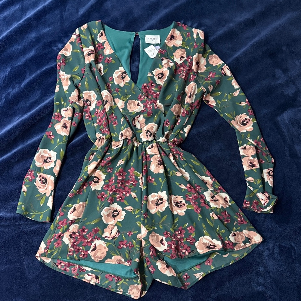 Everly by Anthropologie Green Long Sleeve Floral Shorts Romper Women’s Size M